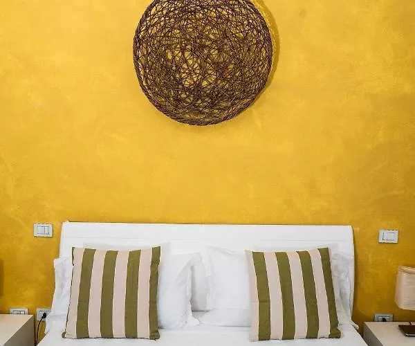 לינה וארוחת בוקר Casa Junno 4*